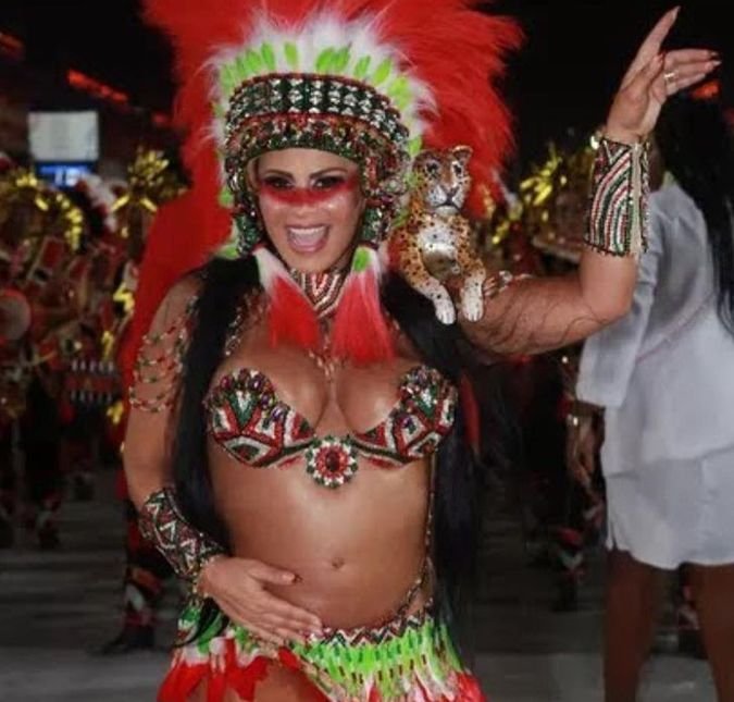 Grávida, Viviane Araújo se emociona após desfilar no Salgueiro: Algo que ainda não consegui superar! A musa é rainha de bateria da escola de samba do Rio de Janeiro