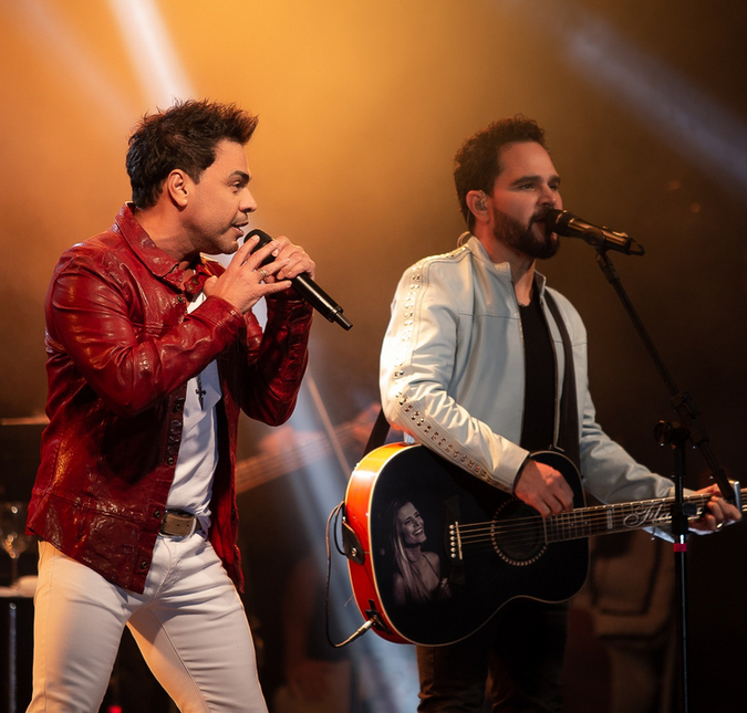 Fim da crise? Luciano se declara para Zezé Di Camargo em <i>show: Eu quero sempre estar com você</i>