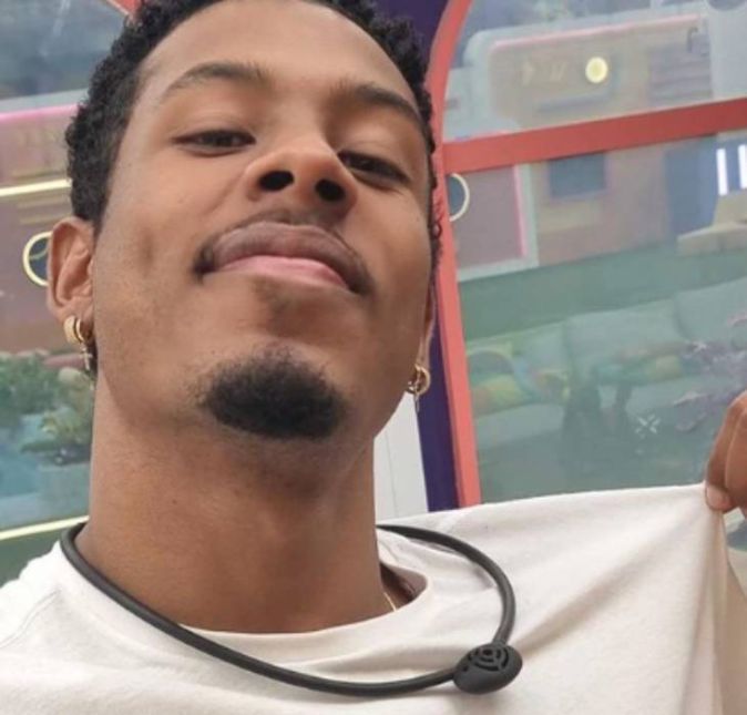 Paulo André conquistou boa parte do público: o galã marcou a edição não só pelo seu humor e carisma, mas também por ter protagonizado o que foi considerado o maior romance da edição, com Jade Picon. O atleta reuniu uma torcida de peso para a final: Anitta, Neymar, Bruna Marquezine e Gabriel Medina declararam apoio total ao velocista. Não é mole não! Como se já não fosse o bastante, PA juntou mais celebridades que estão vibrando por ele: Rayssa Leal, Filipe Ret , Letícia Bufoni, Ítalo Ferreira, Léo Santana, Monique Evans, Pamela Rosa, Gleici Damasceno, Petrucio Ferreira, Lipe Torres, Giovanna Ewbank, Xamã, Sarah Andrade, Leo Picon, João Gomes e Di Ferrero. Quanta gente, né? Paulo André conquistou boa parte do público: o galã marcou a edição não só pelo seu humor e carisma, mas também por ter protagonizado o que foi considerado o maior romance da edição, com Jade Picon. O atleta reuniu uma torcida de peso para a final: Anitta, Neymar, Bruna Marquezine e Gabriel Medina declararam apoio total ao velocista. Não é mole não! Como se já não fosse o bastante, PA juntou mais celebridades que estão vibrando por ele: Rayssa Leal, Filipe Ret , Letícia Bufoni, Ítalo Ferreira, Léo Santana, Monique Evans, Pamela Rosa, Gleici Damasceno, Petrucio Ferreira, Lipe Torres, Giovanna Ewbank, Xamã, Sarah Andrade, Leo Picon, João Gomes e Di Ferrero. Quanta gente, né?