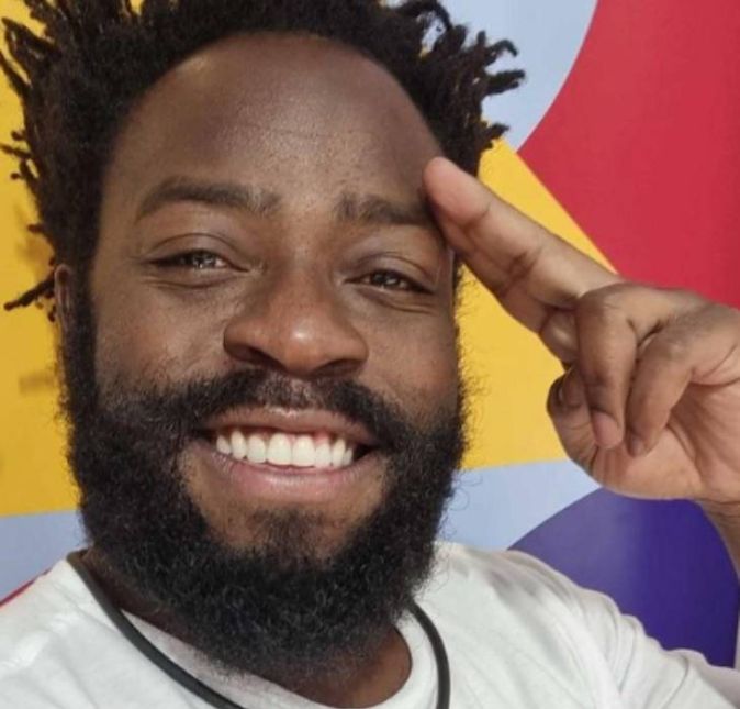 Douglas Silva encantou a todos com seus trabalhos fora do reality, como sua atuação em Cidade de Deus. Grandes nomes como Regina Casé, Caetano Veloso e Lázaro Ramos já anunciaram que vibram pelo artista. Mas não foram só eles: Babu Santana, Fernanda Paes Leme, Lucas Selfie, João Luiz Pedrosa, Gil do Vigor, Sergio Malheiros, Jojo Todynho e Carolina Dieckmann declaram nas redes sociais o apoio ao famoso Dadinho! Douglas Silva encantou a todos com seus trabalhos fora do reality, como sua atuação em Cidade de Deus. Grandes nomes como Regina Casé, Caetano Veloso e Lázaro Ramos já anunciaram que vibram pelo artista. Mas não foram só eles: Babu Santana, Fernanda Paes Leme, Lucas Selfie, João Luiz Pedrosa, Gil do Vigor, Sergio Malheiros, Jojo Todynho e Carolina Dieckmann declaram nas redes sociais o apoio ao famoso Dadinho!