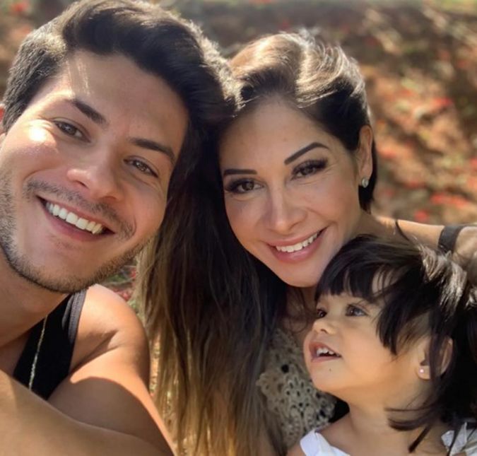 Maíra Cardi organiza surpresa para Arthur Aguiar na final do BBB22, diz colunista A esposa do brother teria alugado uma mansão próxima à TV Globo e, durante a recepção, ele poderá rever todos os seus familiares