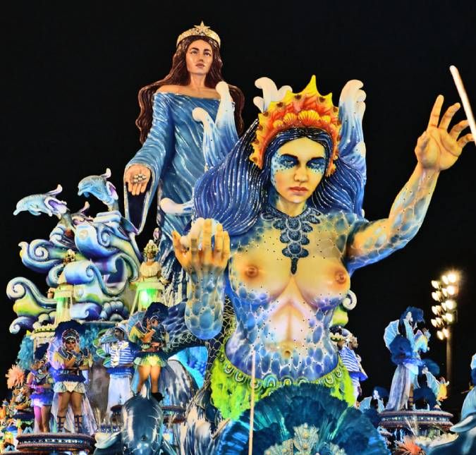 A escola garantiu o título de bicampeã