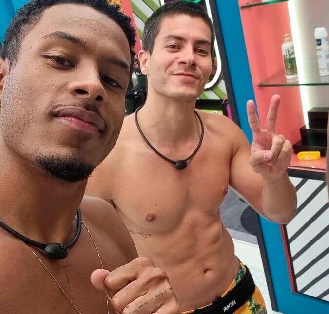 Paulo André faz pergunta indiscreta para Arthur Aguiar no BBB22 e câmeras cortam Confira tudo que rolou durante a madrugada no reality