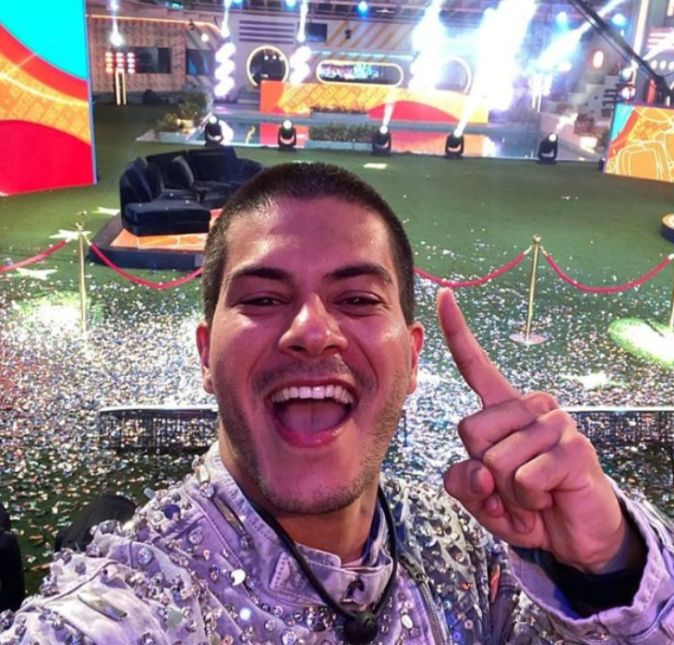 Lembrando que Arthur Aguiar ficou confinado durante o BBB22, fez amizades e inimigos dentro do jogo. Mas o que realmente chamou a atenção de todos foi a liberdade do ator para comer coisas que basicamente não entram em sua casa, como o pão. E além disso o quanto ele era estiloso!