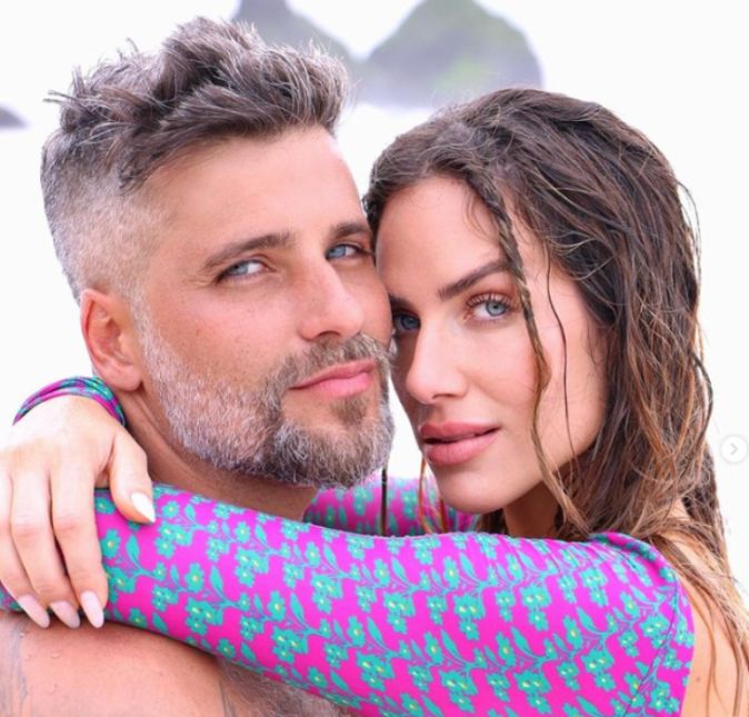 Em uma entrevista para a segunda temporada do programa Bem Juntinhos, comandado por Rodrigo Hilbert e Fernanda Lima, no GNT, Gio a Bruno acabaram falando sobre o relacionamento e comentaram se são a favor ou contra o relacionamento aberto: Eu acho que para gente não iria funcionar. Já fomos mais ciumentos, mas não existe a possibilidade. Uma vez, entramos nesse papo só pra ver até onde ia, e o Bruno ficou dias perguntando se eu realmente não queria abrir. Então tá, né!?