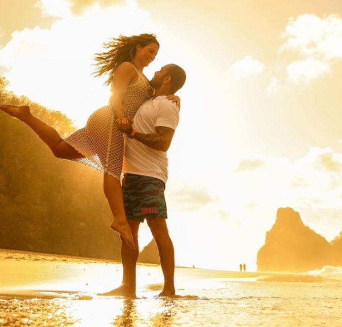 Durante o aniversário do cantor, Paolla resolveu ir até as suas redes sociais compartilhar uma série de fotos lindíssimas ao lado dele, e claro, não deixou de rasgar elogios e de fazer uma linda homenagem. Moço bonito, FELIZ ANIVERSÁRIO. Nesse dias de tantas comemorações, celebrar a sua vida é uma alegria. A vida é uma arte! Que todo dia você aprenda a dançar essa arte, cantar novas poesias, se permitir encantar com o desconhecido. Sou muito feliz e grata por esse encontro! Feliz vida. Te amo, Diogo. Durante o aniversário do cantor, Paolla resolveu ir até as suas redes sociais compartilhar uma série de fotos lindíssimas ao lado dele, e claro, não deixou de rasgar elogios e de fazer uma linda homenagem. Moço bonito, FELIZ ANIVERSÁRIO. Nesse dias de tantas comemorações, celebrar a sua vida é uma alegria. A vida é uma arte! Que todo dia você aprenda a dançar essa arte, cantar novas poesias, se permitir encantar com o desconhecido. Sou muito feliz e grata por esse encontro! Feliz vida. Te amo, Diogo.