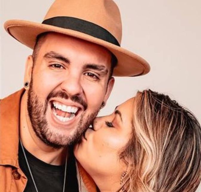Rodrigo Mila e Daiana Araujo. Eles têm 14 anos de relacionamento, e há seis moram juntos. Tudo que sonharam eles já conseguiram, mesmo com todos os preconceitos por causa do peso e do sotaque. Entrar para o Power Couple é uma questão de honra, porque eles querem provar que podem estar em todos os lugares correndo atrás dos sonhos. A prova de resistência a Daiana já ganhou, de ficar dentro do quarto comigo, brincou Rodrigo. Rodrigo Mila e Daiana Araujo. Eles têm 14 anos de relacionamento, e há seis moram juntos. Tudo que sonharam eles já conseguiram, mesmo com todos os preconceitos por causa do peso e do sotaque. Entrar para o Power Couple é uma questão de honra, porque eles querem provar que podem estar em todos os lugares correndo atrás dos sonhos. A prova de resistência a Daiana já ganhou, de ficar dentro do quarto comigo, brincou Rodrigo.