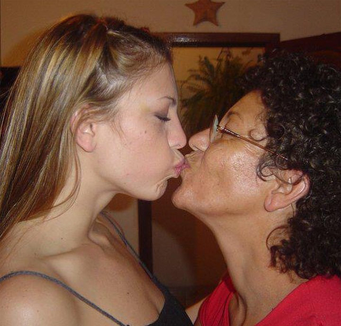 Sheila Mello lamenta morte de sua mãe e emociona com homenagem: <i>Privilégio de seu último suspiro ser nos meus braços</i>