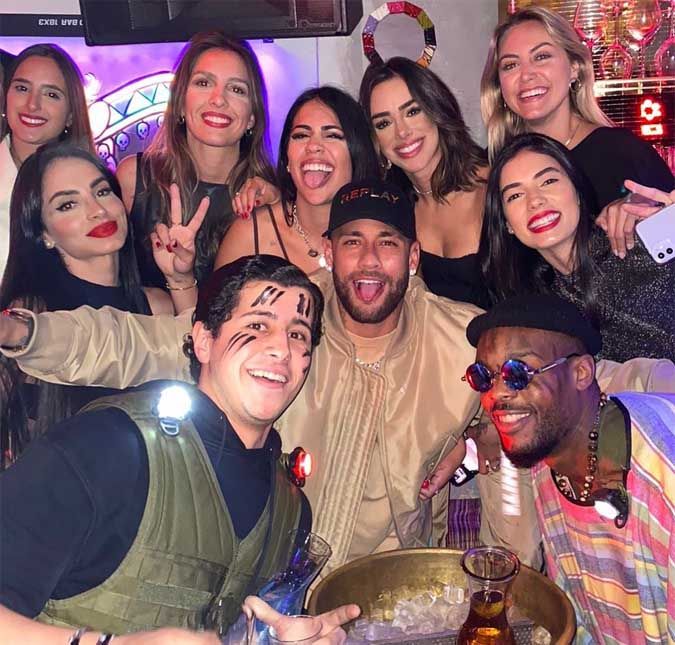 Bruna Biancardi, namorada de Neymar, compartilha registro de curtição ao lado do jogador e amigos O registro animado foi compartilhado nas redes sociais da influenciadora