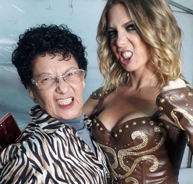 Sheila Mello abre o coração e agradece carinho dos fãs após morte da mãe: <I>Momento muito difícil </i>