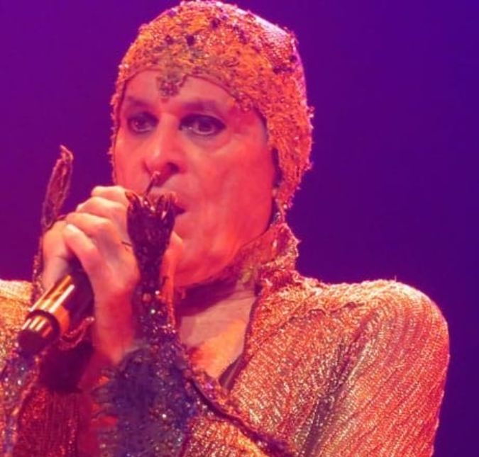 Ney Matogrosso abre o jogo sobre repercussão de nude vazado: Achavam que um homem de 80 anos de idade não poderia estar naquela situação A foto íntima do cantou vazou em agosto do ano passado