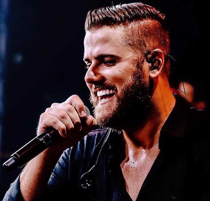 Após ser diagnosticado com sinusite e passar por procedimento, Zé Neto tranquiliza os fãs e já anuncia retorno aos palcos Um dos shows da dupla precisou ser adiado