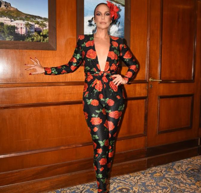 E Ivete Sangalo arrasou no blazer estampado. E Ivete Sangalo arrasou no blazer estampado.