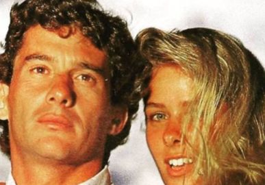 Adriane Galisteu presta homenagem a Ayrton Senna no dia de sua morte