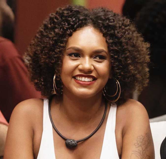A professora revelou que está sendo alvo de diversos ataques nas redes sociais