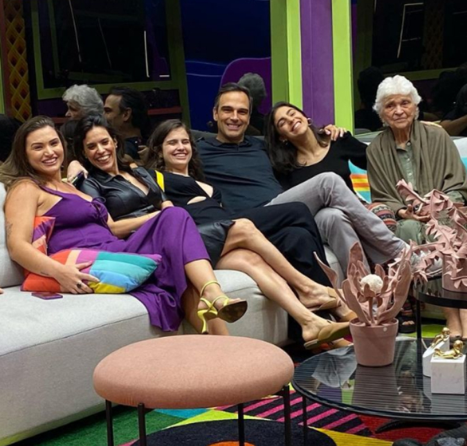 Tadeu Schmidt se despede da casa do <I>BBB22</i> com visita da família