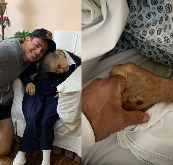 O artista compartilhou uma foto segurando a mão da parente