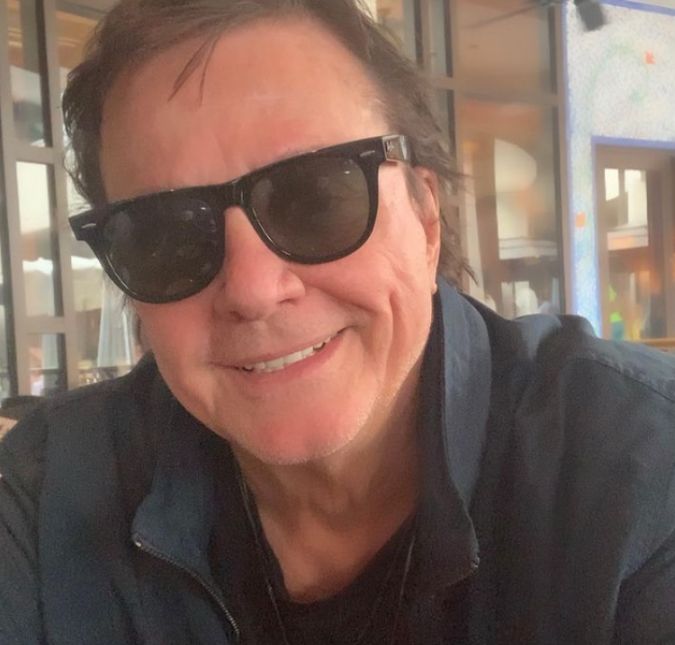Além disso, o cantor também fez questão de agradecer o carinho que recebeu dos fãs