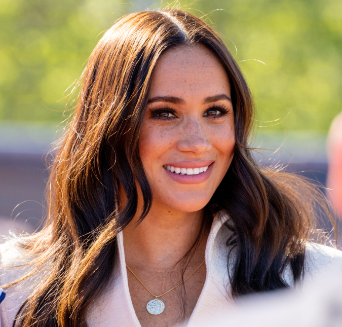 Desentendimentos de Meghan Markle com a família real começou quatro dias após casamento com Príncipe Harry, diz escritora