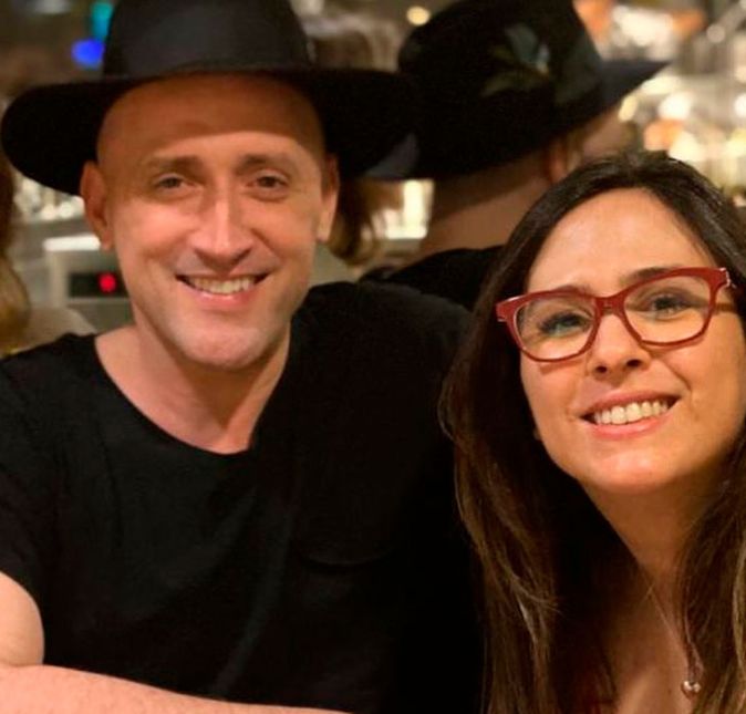 Tatá Werneck relembrou o amigo através de palavras repletas de saudades. Em uma publicação no Twitter, a apresentadora do Lady Night escreveu: Um ano sem Paulo Gustavo amanhã. Um ano sem o comediante mais brilhante que já vi. Sem o amigo mais engraçado. Mais generoso. Sem o sorriso mais contagiante.