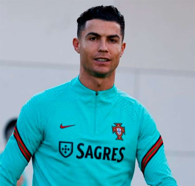 Cristiano Ronaldo paga em impostos por ano o equivalente à 13 <i>Ferraris</i>, entenda!