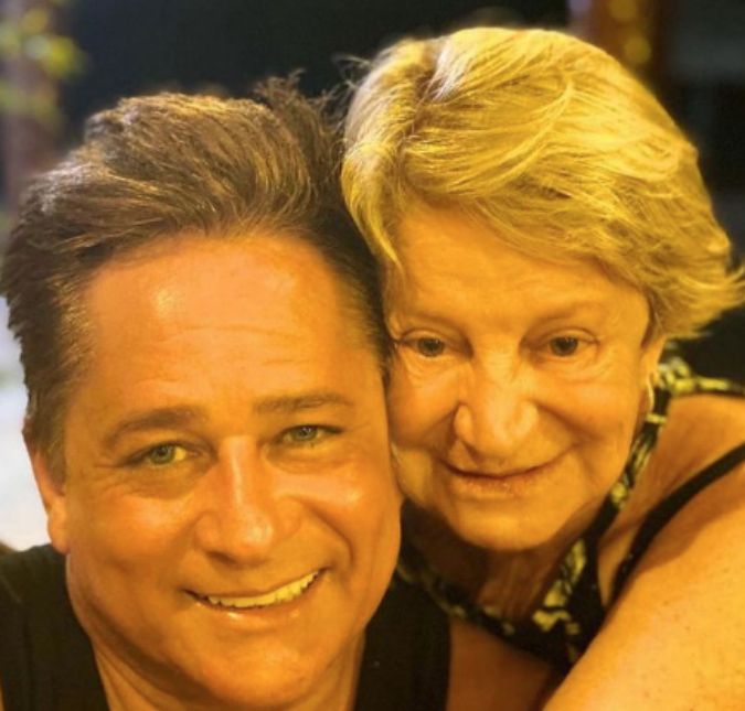 Leonardo faz homenagem de aniversário divertida para sogra, veja! O cantor não perdeu a oportunidade de brincar com dona Eponina Rocha