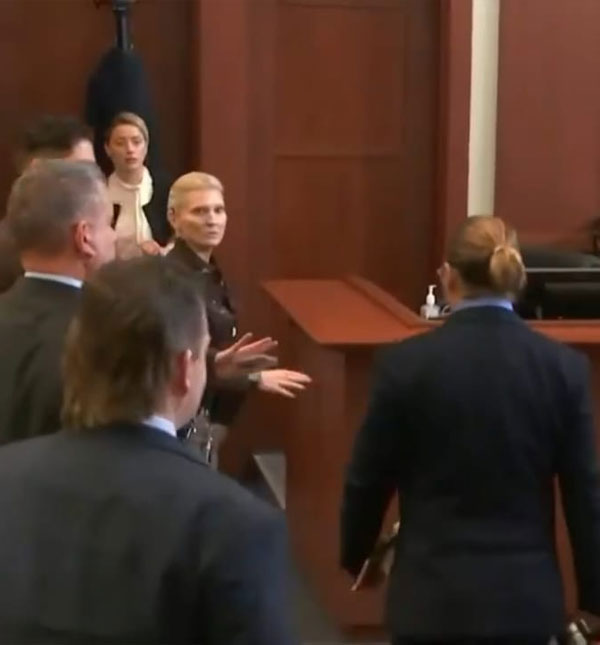Seguranças impedem Johnny Depp de se aproximar de Amber Heard no tribunal, veja!