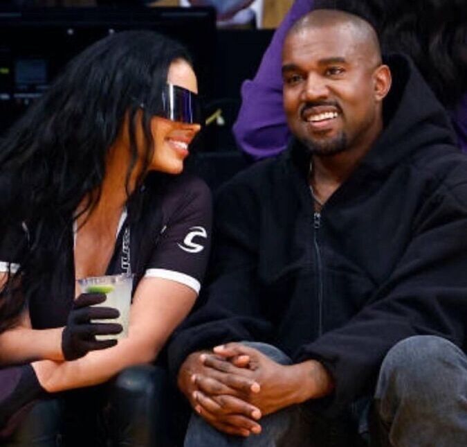 Kanye West viaja com a namorada e perde aniversário do filho com Kim Kardashian