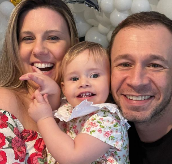Tiago Leifert e Daiana Garbin falam sobre o estado de saúde da filha após sete meses de tratamento