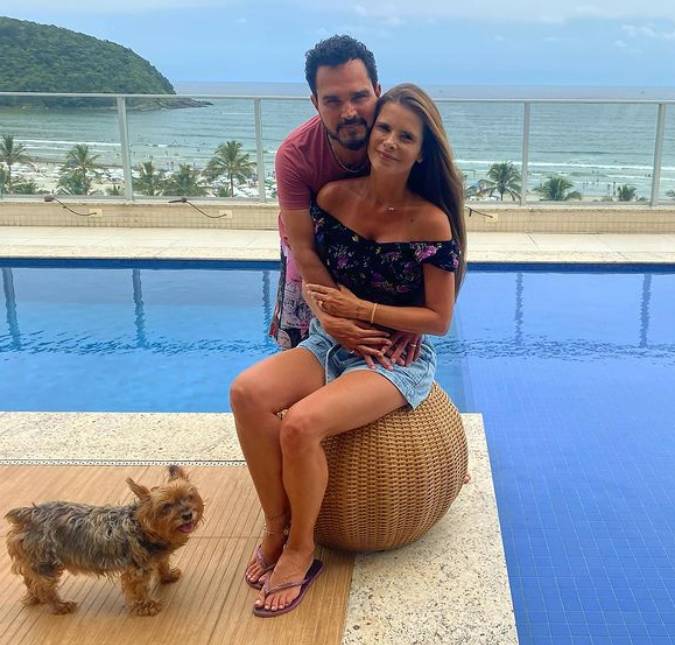 Luciano Camargo faz linda declaração para a esposa: <I>Ela é dona do meu primeiro sorriso</i>