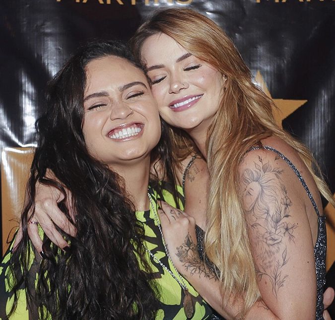 Marcela falou sobre a trajetória da cantora e não poupou elogios à namorada