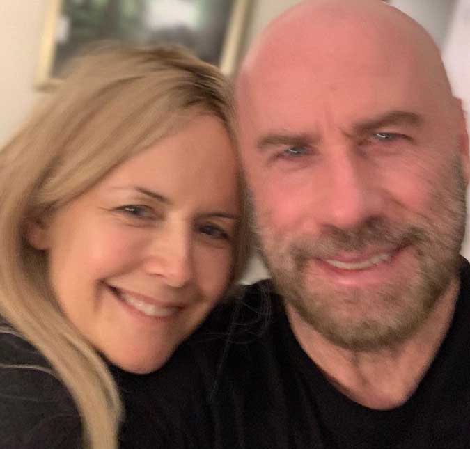 John Travolta presta homenagem à esposa no Dia das Mães e emociona: <i>Sentimos a sua falta</i>