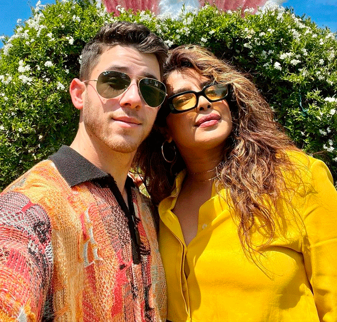 Nick Jonas e Priyanka Chopra compartilham primeiro registro da filha e revelam que ela passou mais de 100 dias na UTI neonatal