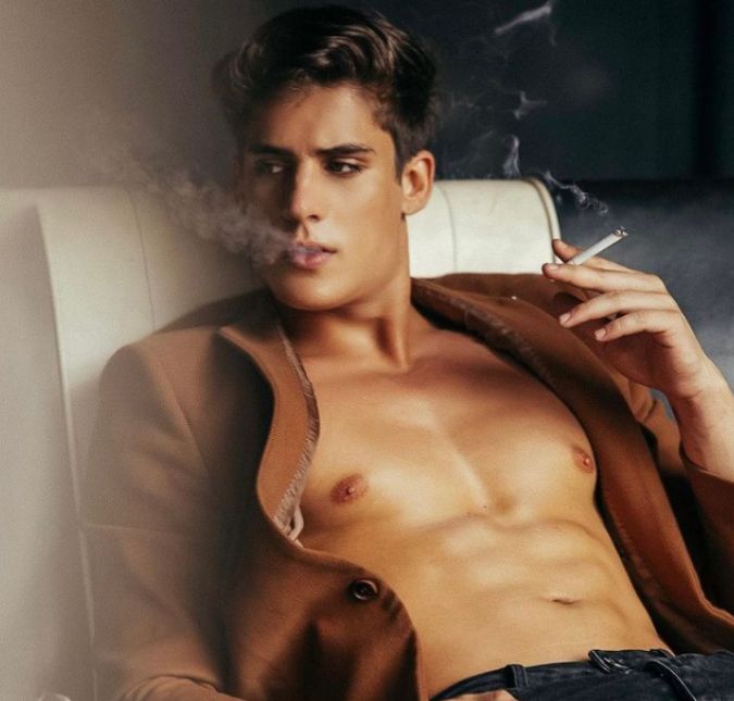 Parece que o modelo vai investir mesmo em algumas fotos bem sensuais por lá