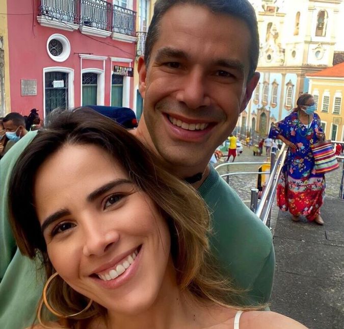 Em 2016, o casal já havia enfrentado rumores de separação. Um pouco depois, em 2017, a cantora concedeu uma entrevista ao jornal Extra e confirmou que o casamento estava morno. Wanessa abriu sua intimidade e revelou que as brigas haviam afetado até seu desejo sexual. Nem sempre é quente, nem sempre sou a mulher que ele merecia, muitas vezes estou cansada, a gente vira mãe demais, tem momentos em que você está exausta. A libido não é todo dia igual. Um casamento tem altos e baixos, explicou.