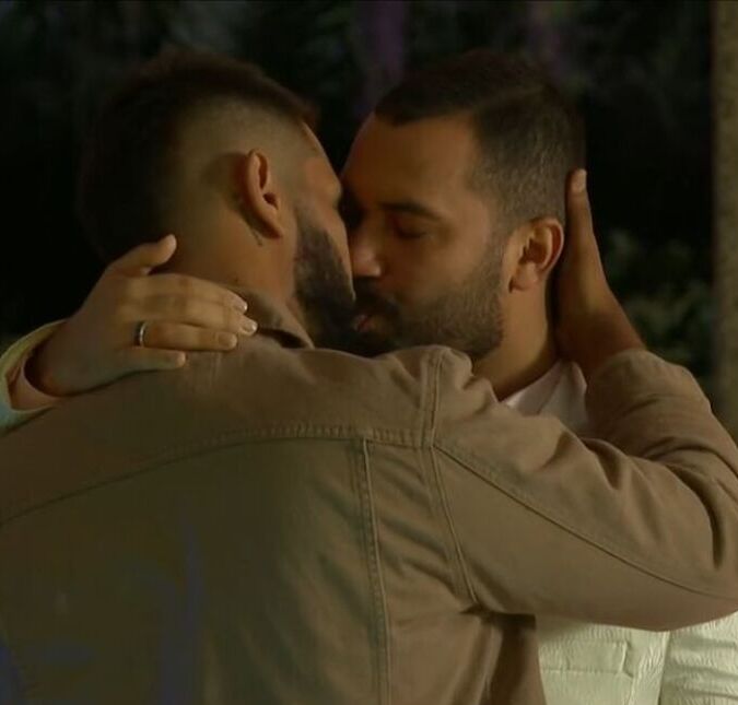 Gil do Vigor dá beijão em pretendente no <i>Mais Você</i>