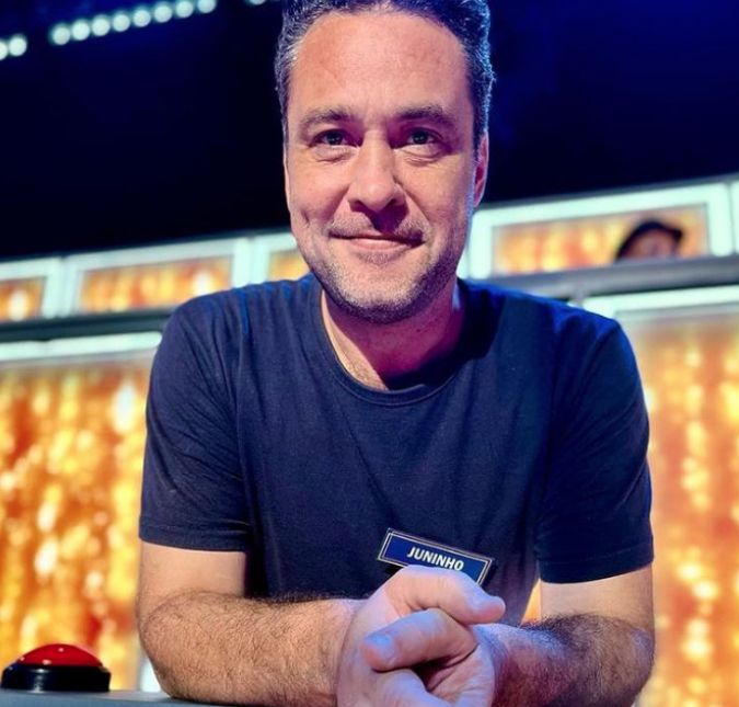 Cantor do Trem da Alegria fala sobre o filho transgênero Juninho Bill revelou que ainda sente dificuldades em relação ao pronome certo para ser usado