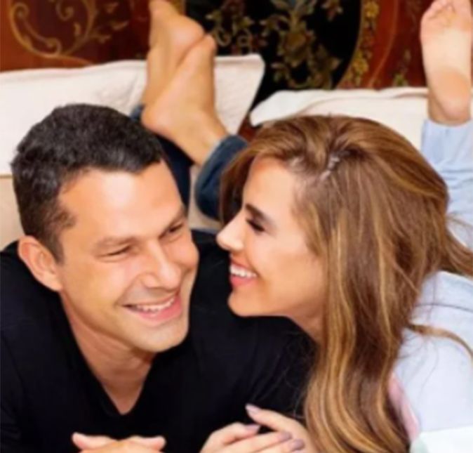 No dia 2 de maio de 2022, a web foi surpreendida com o anuncio da separação de Wanessa Camargo e Marcus Buaiz. Agora, de acordo com o colunista Leo Dias, os dois já têm data para assinar o divórcio: 13 de maio. Depois de o empresário quebrar o silêncio sobre as polêmicas que se ligam à separação, o jornalista revela as principais cláusulas dos acordos que serão alinhados entre eles após 17 anos de casamento. Às 12h, o ex-casal se encontrará para legalmente dar um fim no casamento e alinhar alguns acordos, como a guarda dos filhos e a divisão de bens. Segundo o colunista, eles querem adotar o modelo de guarda compartilhada, no qual as crianças possuem uma residência fixa com um dos pais, mas ambos decidem sobre as questões dos menores e possuem direito à livre convivência. Quer mais? Ainda existe um acordo de que eles não poderão criar ou colocar o ex-parceiro em situação de polêmica. Eita! A seguir, veja tudo que se sabe sobre a polêmica separação dos dois!