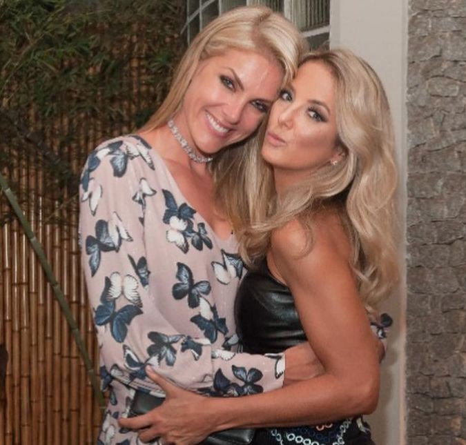 Em conversa com Ticiane Pinheiro, Ana Hickmann confessa que já olhou escondida o celular do marido