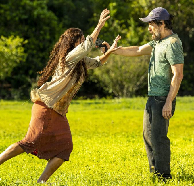 E, por fim, temos o termo Jagunço. Ele foi muito utilizado no começo da novela, quando Maria Marruá e Gil foram assassinados. A palavra significa criminoso foragido ou qualquer homem violento contratado como guarda-costas. No caso da novela, retratava homens que foram pagos para matar em nome de terceiros. E, por fim, temos o termo Jagunço. Ele foi muito utilizado no começo da novela, quando Maria Marruá e Gil foram assassinados. A palavra significa criminoso foragido ou qualquer homem violento contratado como guarda-costas. No caso da novela, retratava homens que foram pagos para matar em nome de terceiros.