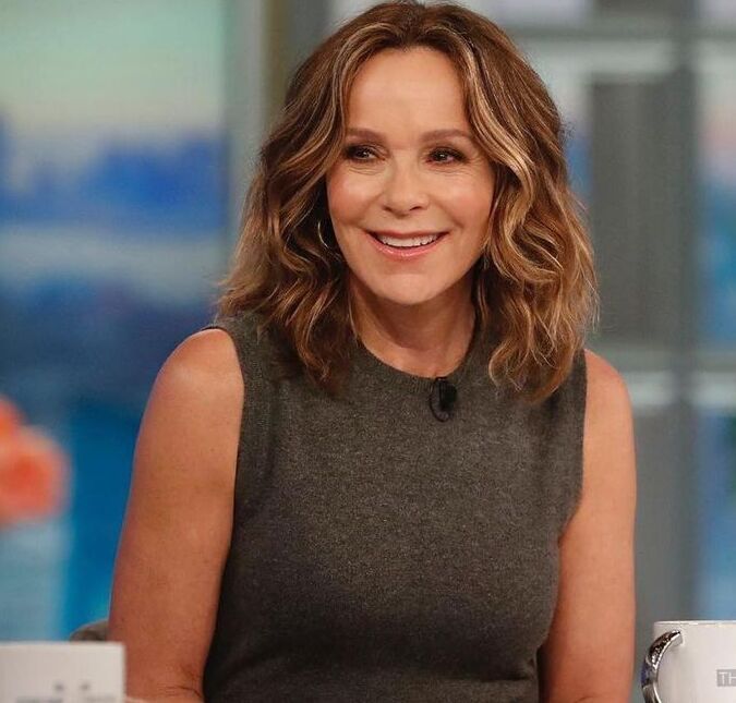 Jennifer Grey falou sobre o assunto em entrevista para Drew Barrymore