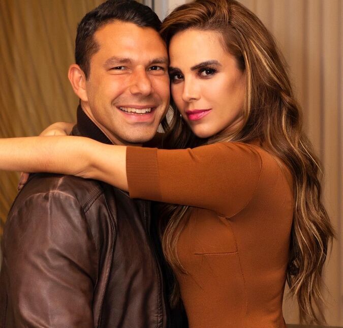 Segundo Leo Dias, a cantora e o empresário fizeram todos os tramites virtualmente e não se encontraram