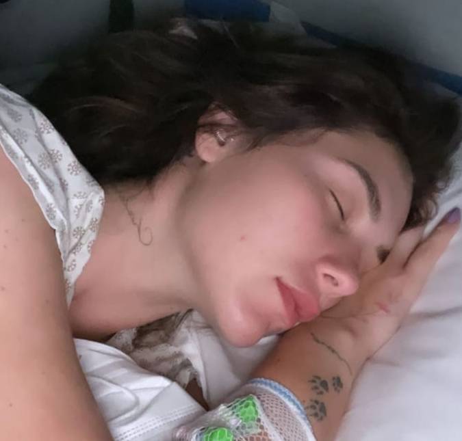 Grávida, Virginia Fonseca volta para o hospital e recebe visita da família: <I>Minha dor de cabeça está melhor, mas não acabou</i>