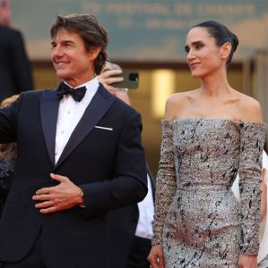 Astros de <I>Top Gun: Maverick</i>, Tom Cruise e Jennifer Connelly, marcam presença no segundo dia do <i>Festival de Cannes</I>