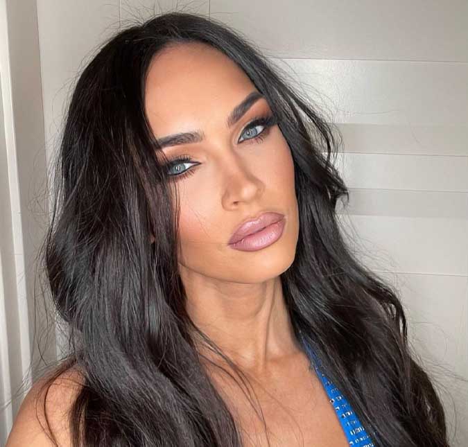 Após revelar detalhe ousado do seu <i>look</i>, Megan Fox recebe críticas na <i>web</i>