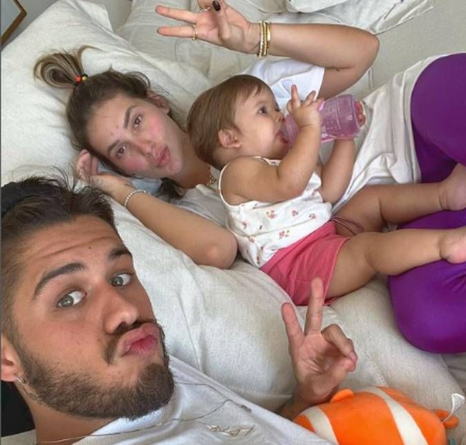 A influenciadora aproveitou o retorno para casa para matar a saudade da filha e do marido