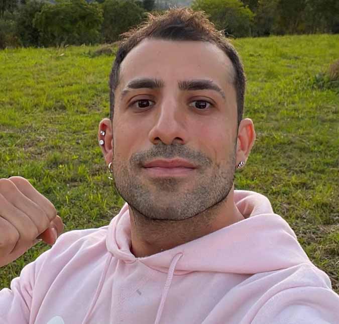 Kaysar raspa barba para viver personagem em <i>Cara e Coragem</i> e brinca: <i>Fiquei deprimido por algumas horas</i>