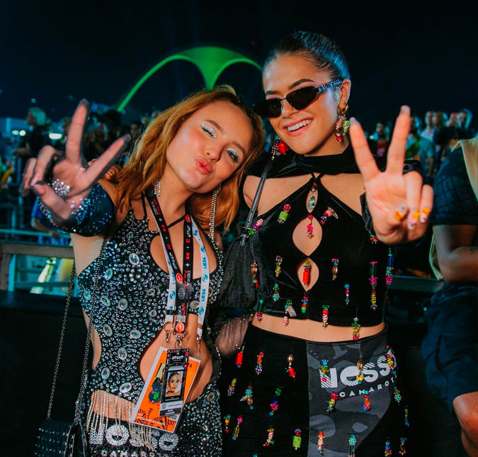 Larissa Manoela compartilha foto antiga ao lado de Maisa Silva: <i>Crescidas juntas</i>