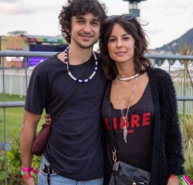 Outro caso é o de Andréia Horta, que tem os seus 38 anos de idade e está se relacionando com Ravel Andrade, de 28 anos de idade. Durante um final de semana o casal participou de um festival de música no Rio de Janeiro e a atriz fez questão de compartilhar uma foto ao lado de seu amado nas redes sociais e escreveu: Meu amor e eu. Caso você não lembre, Andreia ficou solteira em setembro de 2021 ao se separar também do ator Marco Gonçalves e em entrevista ao jornal O Globo, ela recebeu tantas mensagens após o término que teve a sensação de que fosse seu aniversário.