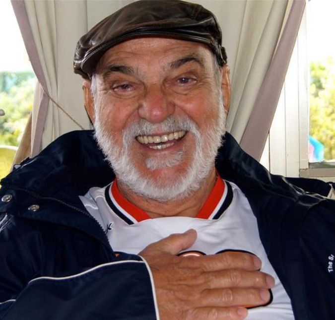 Lima Duarte surge dançando na web e surpreende internautas: Bom humor ajuda a chegar aos 93 anos de idade O ator esbanjou simpatia no vídeo compartilhado